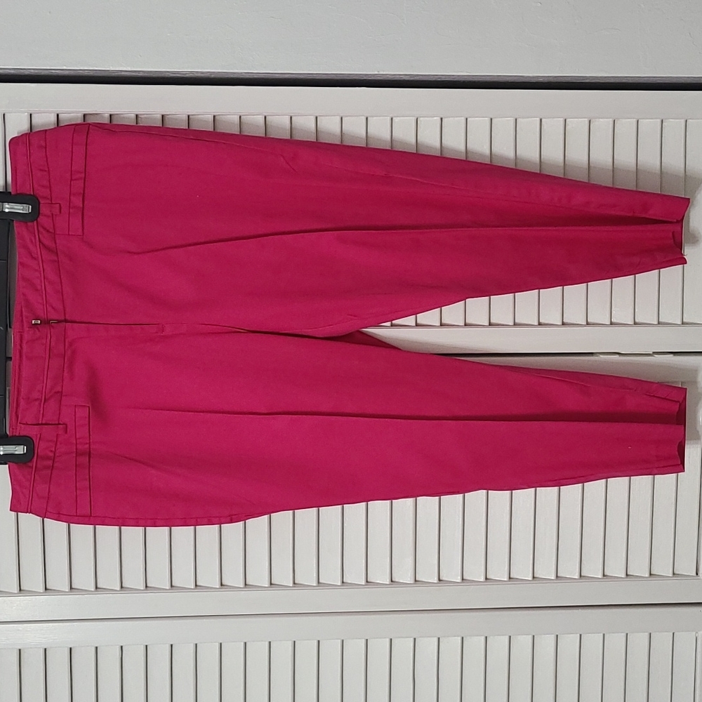 Size 10 Petite Olivia & Martin Hot Pink Pleated Waist Strethy 1 Pocket Capri 28"